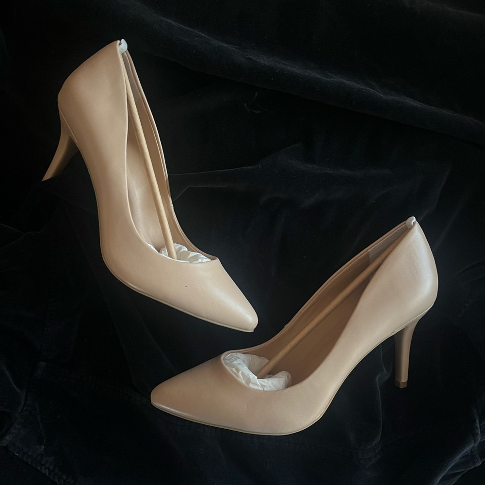 I.N.C. Zitah Pumps in Dark Almond